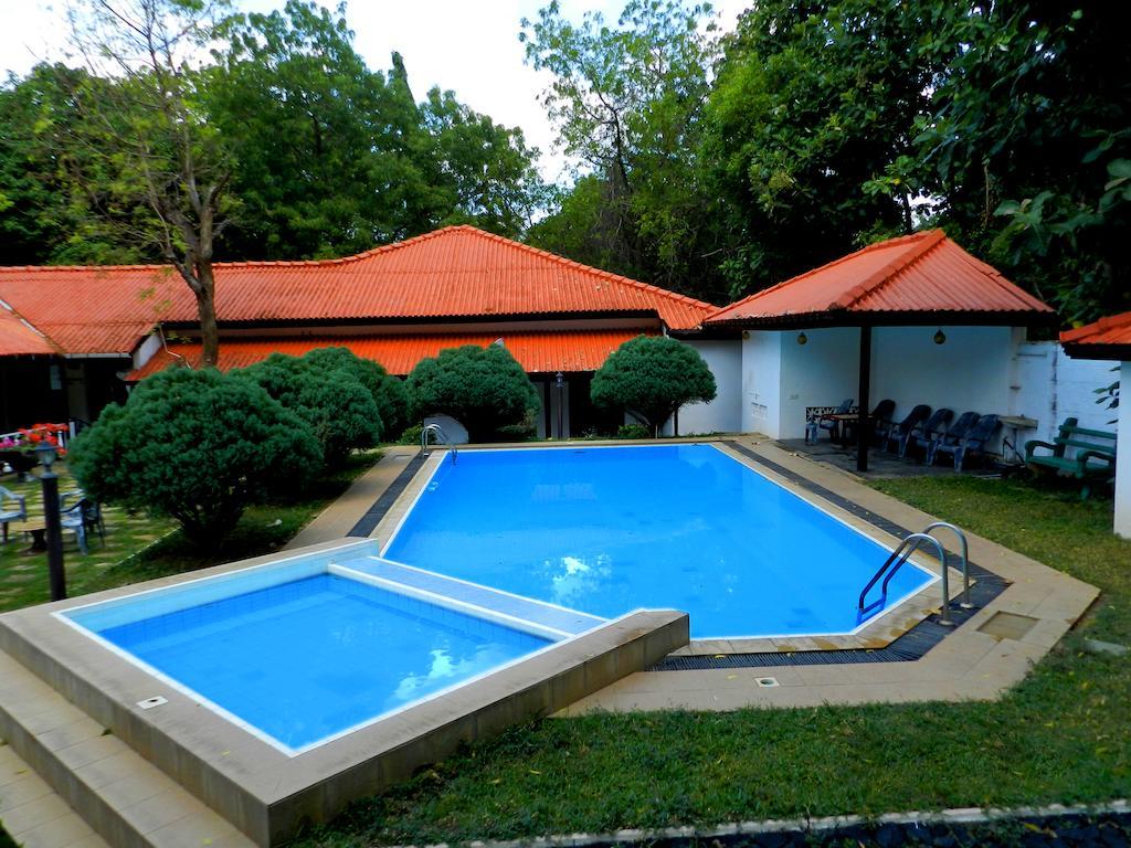 Jayasinghe Holiday Resort Kataragama Exterior photo