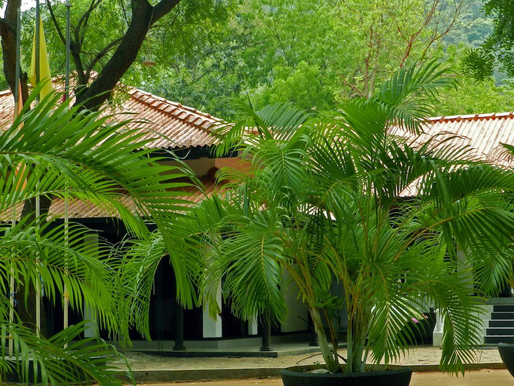 Jayasinghe Holiday Resort Kataragama Exterior photo